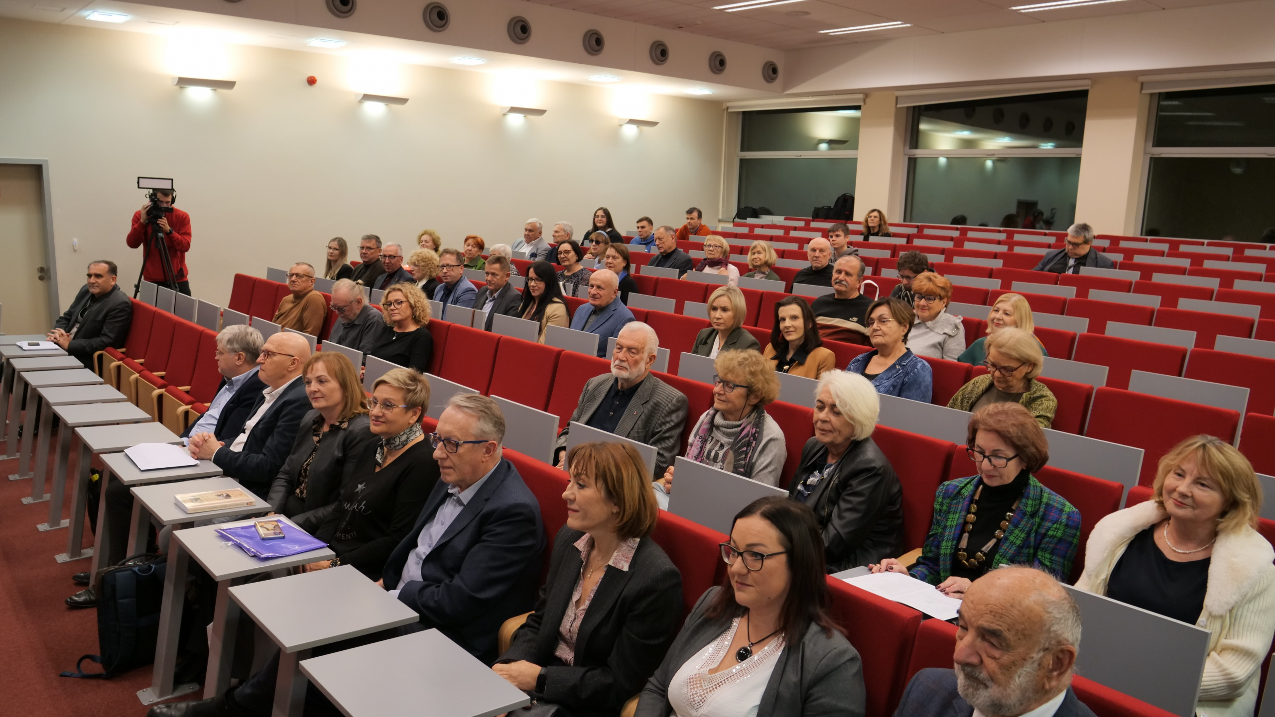 Przejdź do galerii pt. Promocja książki  prof. Adama Massalskiego. 